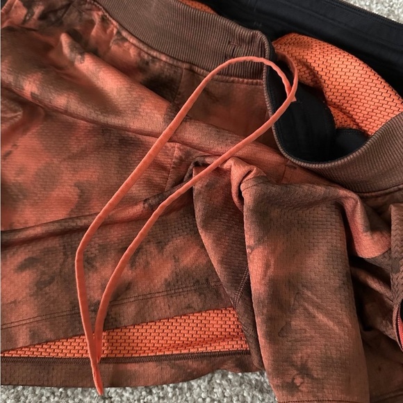 Lululemon Textured Tech Short 7" Diamond Dye Warm Coral Seared Grey - Picture 3 of 4